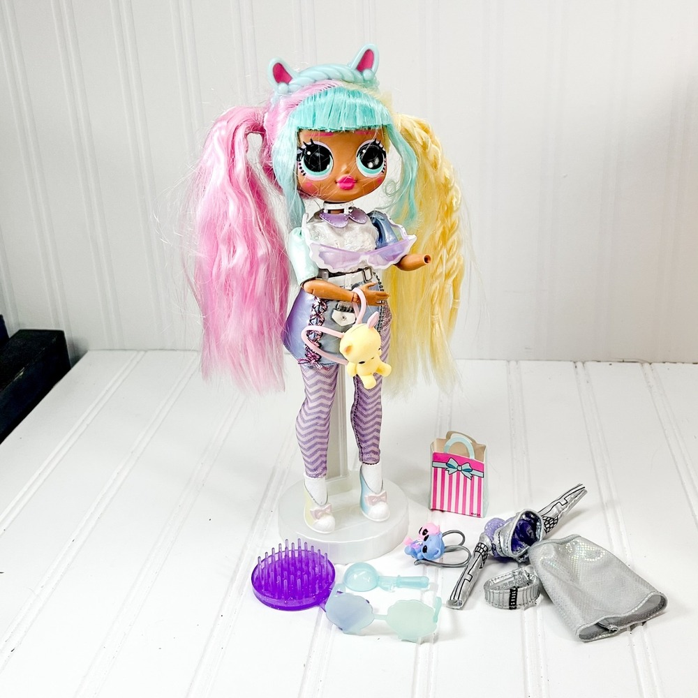 LOL Surprise OMG Series 2 Candylicious Doll with Accessories Missing Hand